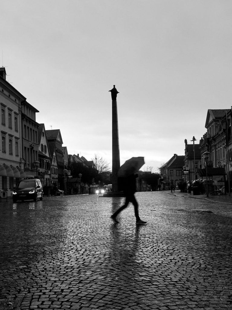 Stadt im Regen