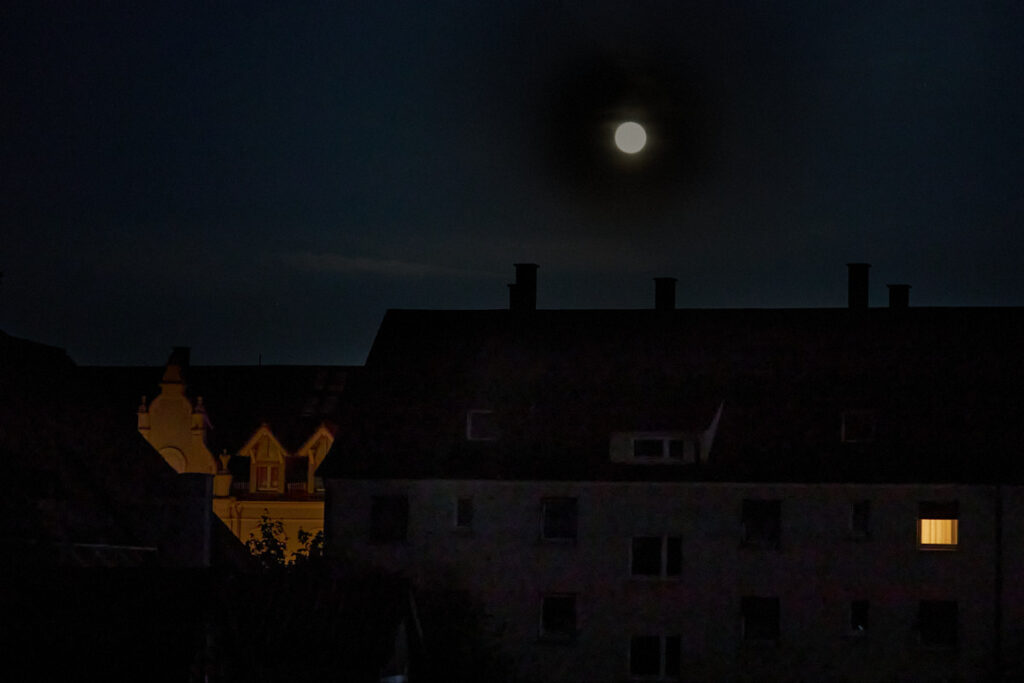 Erdbeermond