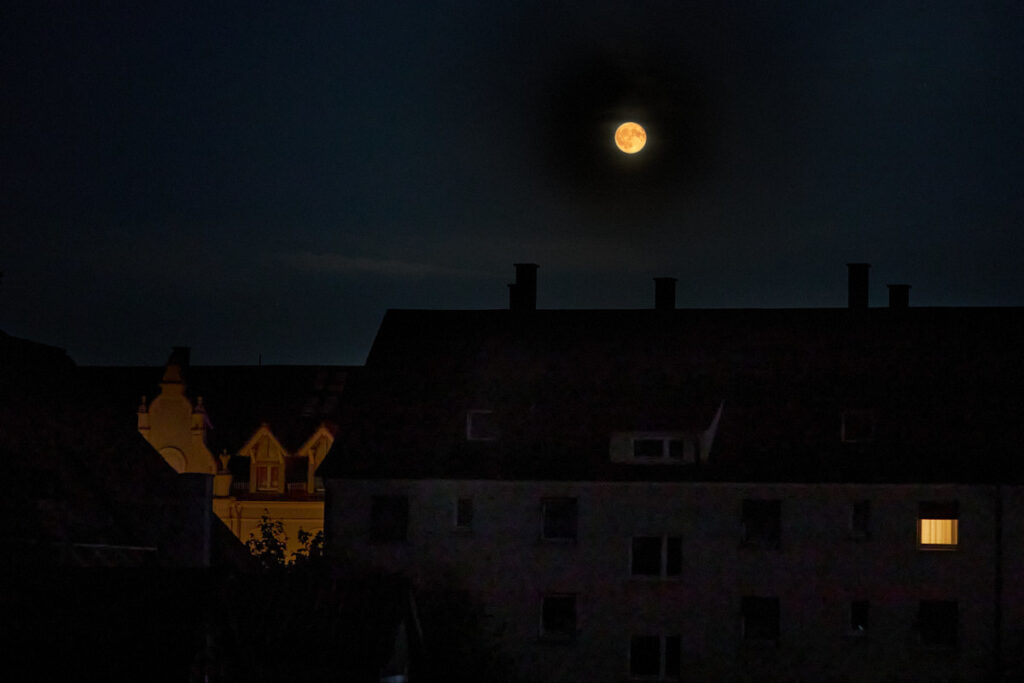 Erdbeermond